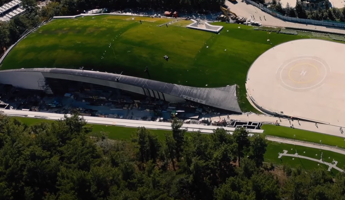 Як виглядає секретний палац Путіна: фото та відео